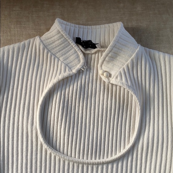 Fitted white top - Picture 2 of 3